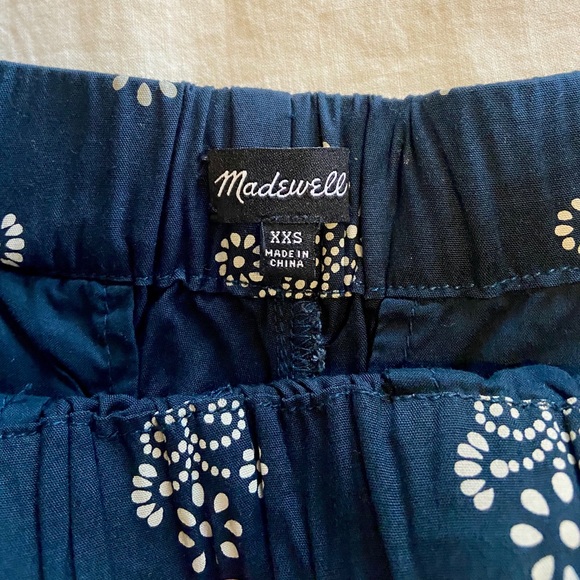 Madewell. Blue shorts with floral design pattern. - Picture 3 of 6
